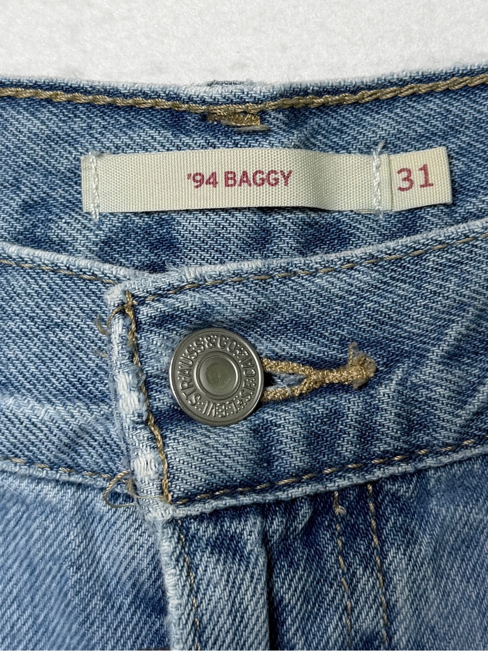 Levi's Women's '94 Baggy Jeans Visible Mended Sashiko Denim Light Wash 31x29 - Picture 4 of 15